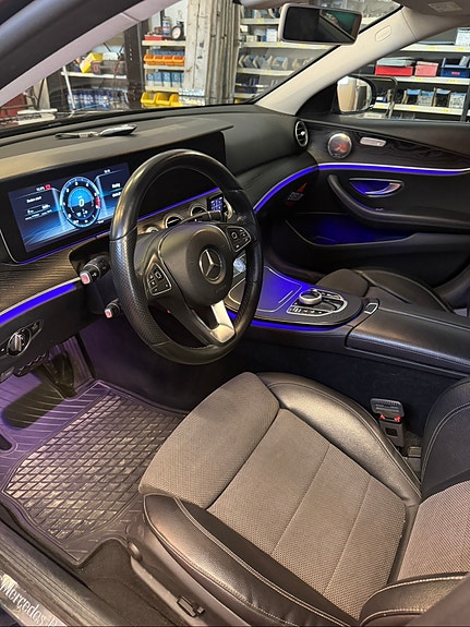 Mercedes-Benz E220 6 of 7