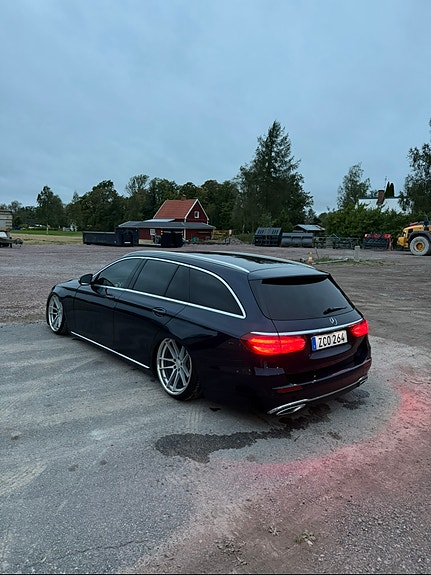 Mercedes-Benz E220 5 of 7