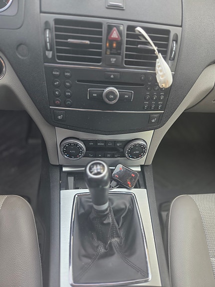 Mercedes-Benz C200 11 of 11