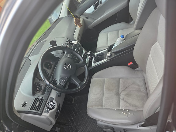 Mercedes-Benz C200 7 of 11
