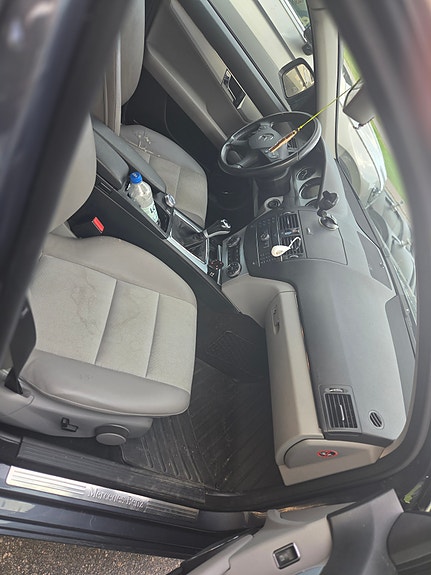 Mercedes-Benz C200 6 of 11
