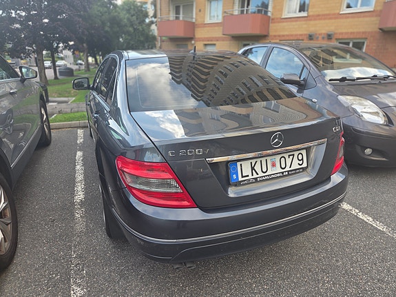 Mercedes-Benz C200 3 of 5