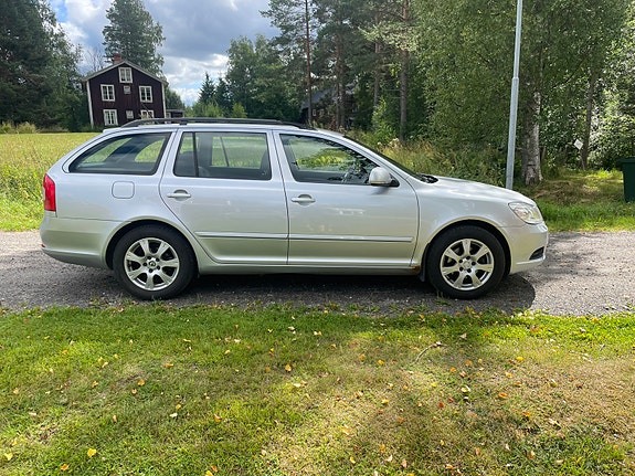 Skoda Octavia 2 of 4