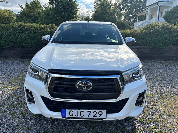 Toyota HiLux 3 of 5
