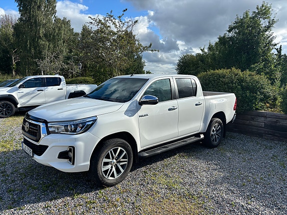 Toyota HiLux 2 of 5