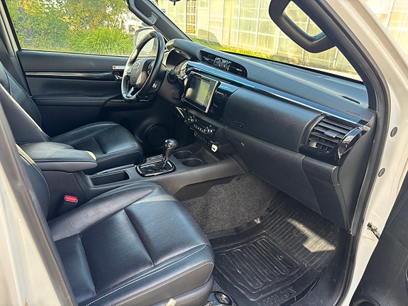 Toyota HiLux 5 of 5