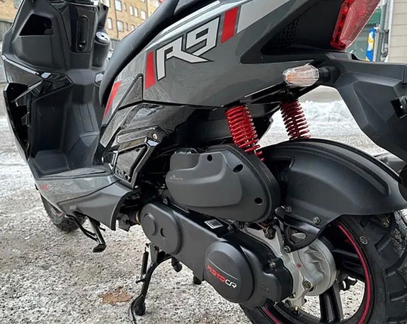 Motocr R9 2 of 4