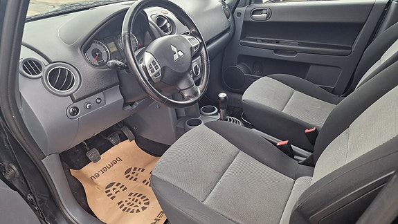 Mitsubishi Colt 4 of 5
