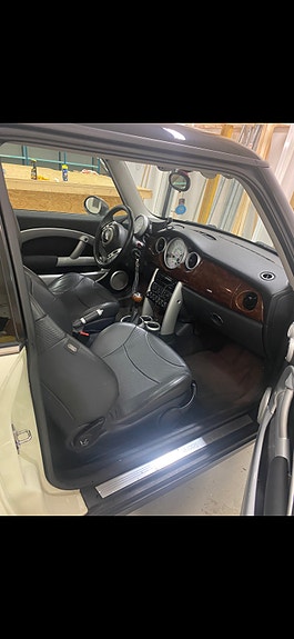 MINI Cooper 3 of 3