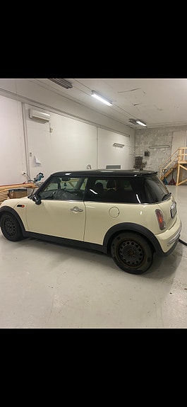 MINI Cooper 2 of 3