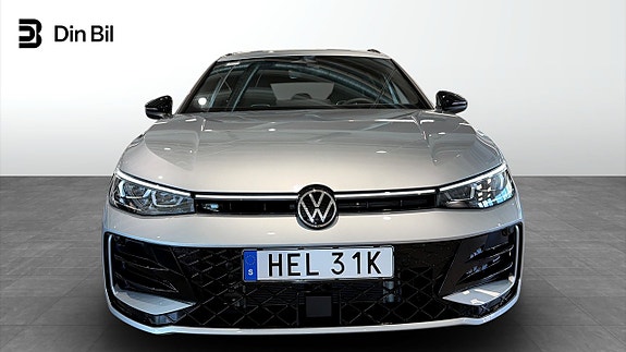 Volkswagen Passat 4 of 14
