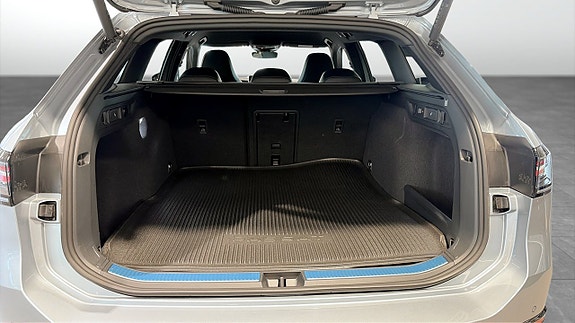 Volkswagen Passat 13 of 14