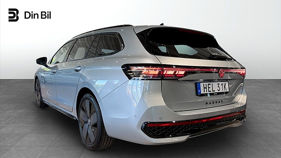 Volkswagen Passat 3 of 14