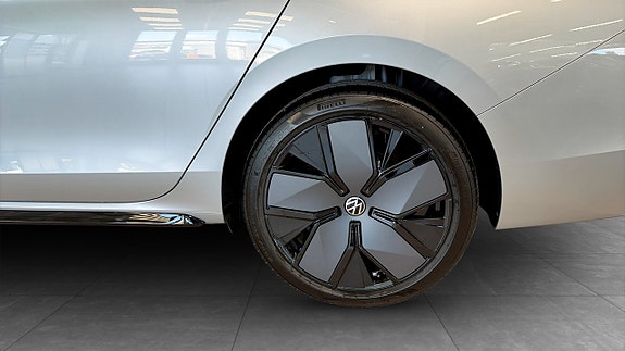 Volkswagen Passat 6 of 14