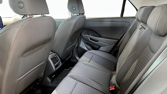 Volkswagen T-Roc 12 of 13