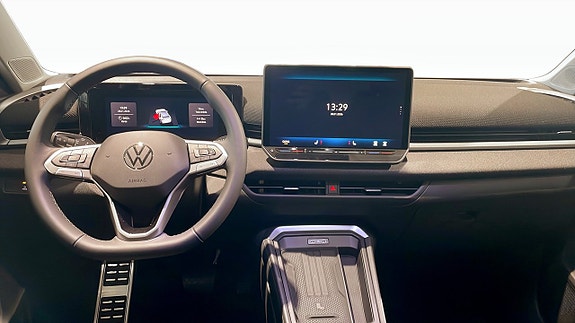 Volkswagen T-Roc 10 of 13