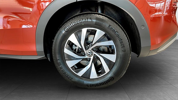 Volkswagen T-Roc 6 of 13