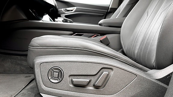 Audi Q8 e-tron 10 of 15