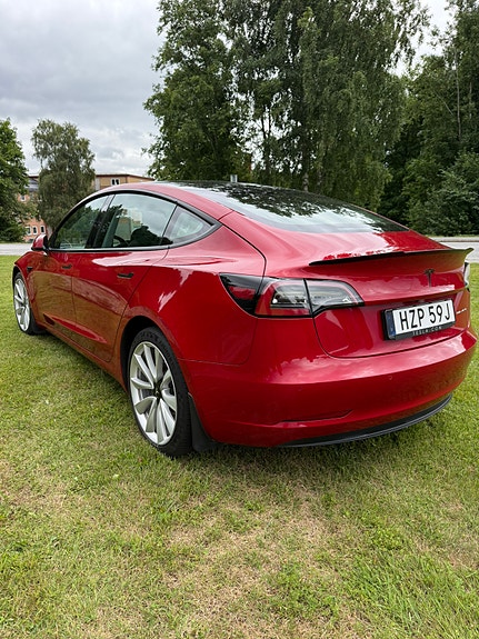 Tesla Model 3 2 of 5