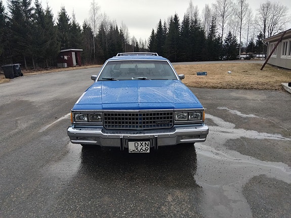 Chevrolet Caprice 2 of 16