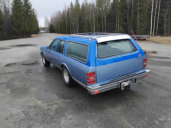 Chevrolet Caprice 7 of 16