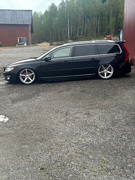 Volvo V70 4 of 5