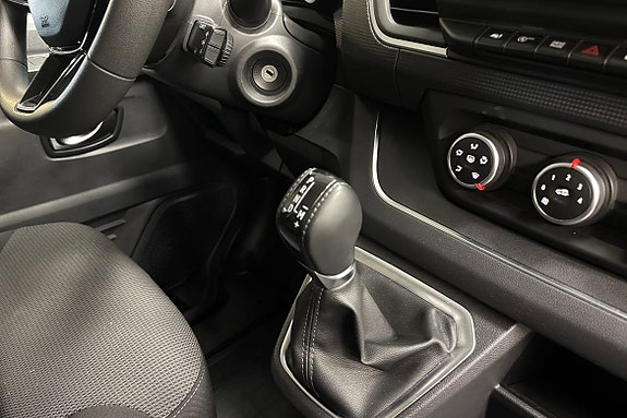 Renault Trafic 11 of 21