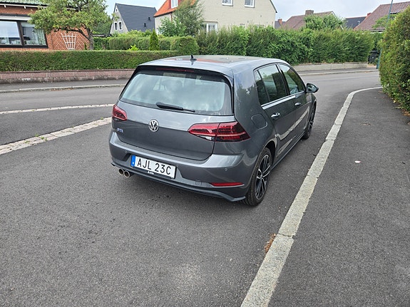Volkswagen Golf VII 2 of 5