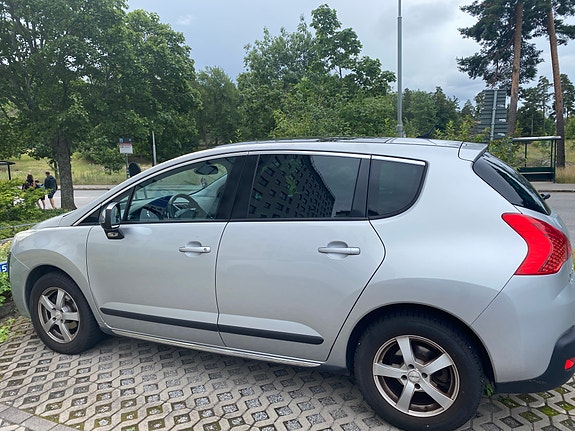 Peugeot 3008 2 of 4