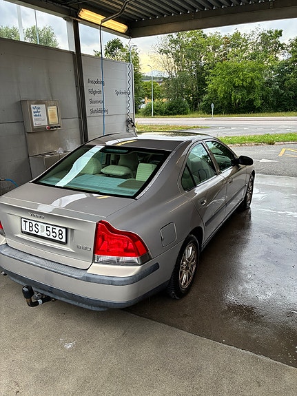 Volvo S60 4 of 5