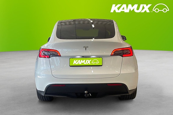 Tesla Model Y 5 of 23