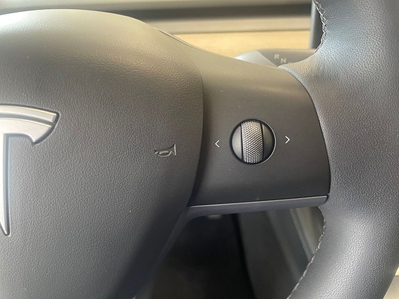 Tesla Model Y 22 of 23