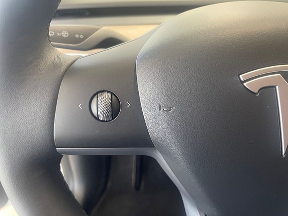Tesla Model Y 21 of 23