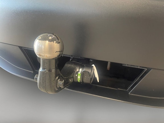 Tesla Model Y 20 of 23