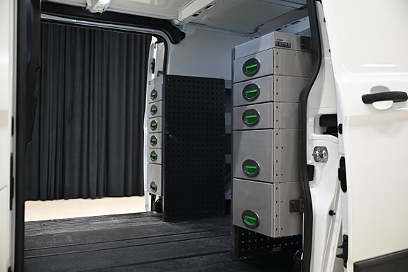 Ford Transit Custom 14 of 30