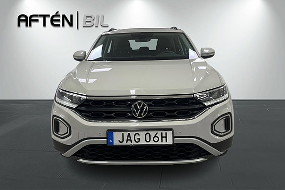Volkswagen T-Roc 3 of 5