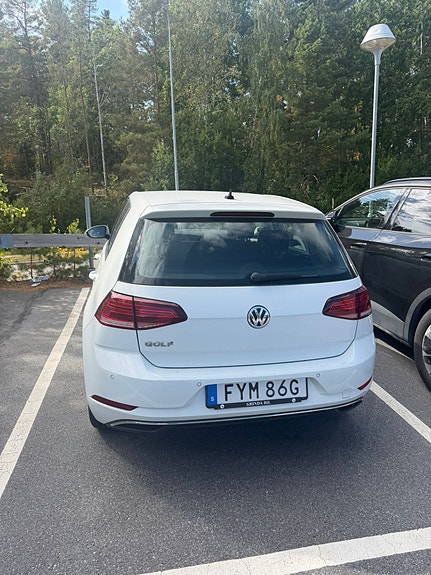 Volkswagen Golf VII 2 of 5