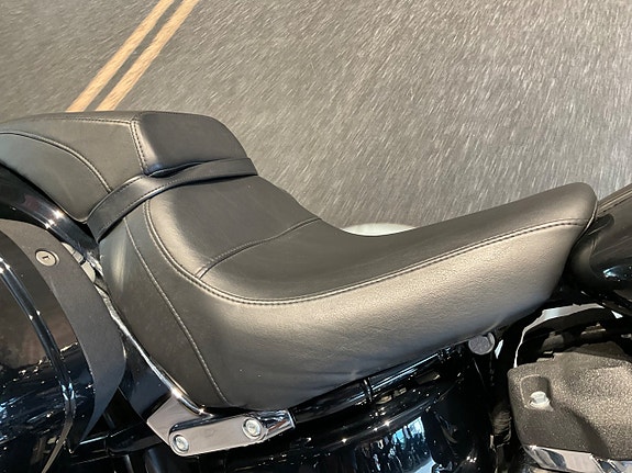 Harley-Davidson SportGlide 7 of 10