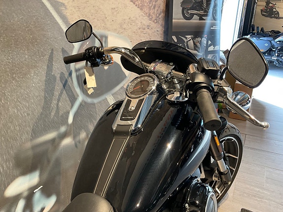 Harley-Davidson SportGlide 9 of 10
