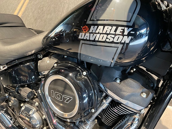 Harley-Davidson SportGlide 4 of 10