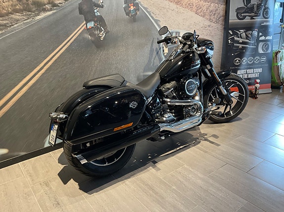 Harley-Davidson SportGlide 2 of 10