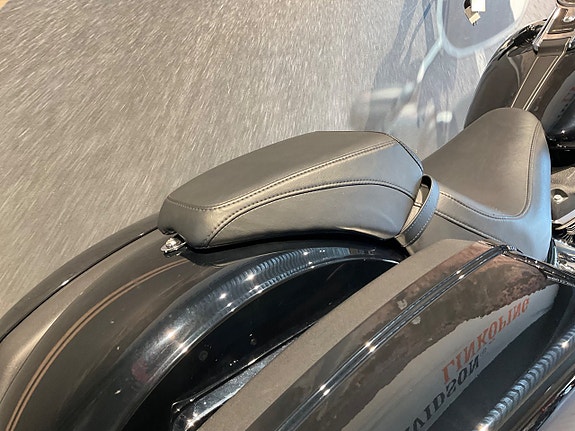 Harley-Davidson SportGlide 8 of 10