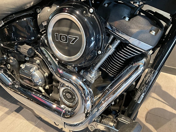 Harley-Davidson SportGlide 5 of 10