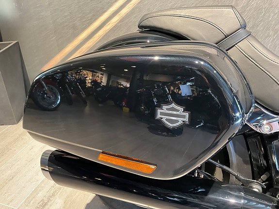 Harley-Davidson SportGlide 6 of 10