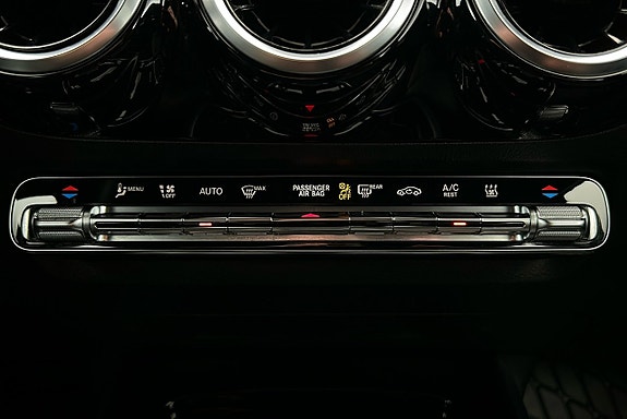 Mercedes-Benz GLA250 e 16 of 24