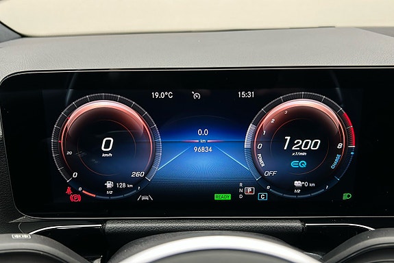 Mercedes-Benz GLA250 e 7 of 24