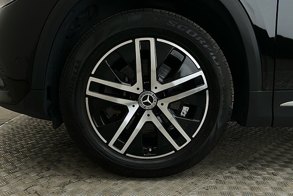 Mercedes-Benz GLA250 e 12 of 24