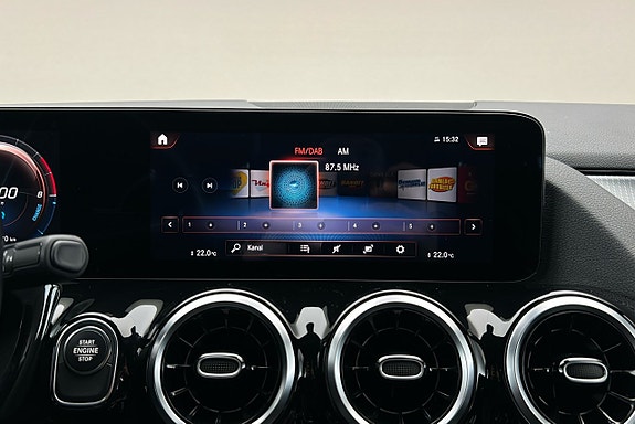 Mercedes-Benz GLA250 e 8 of 24