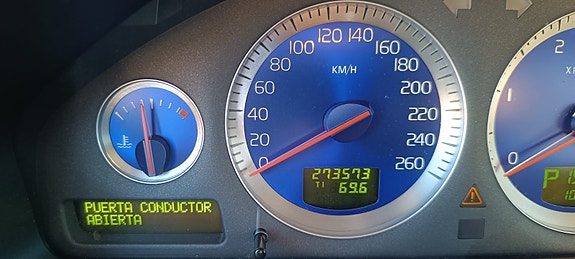 Volvo XC90 7 of 15
