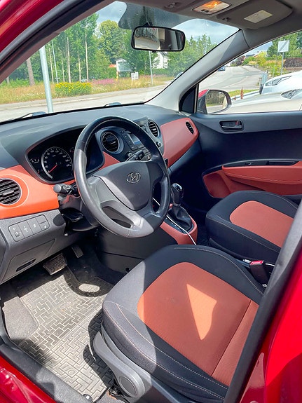 Hyundai i10 3 of 5